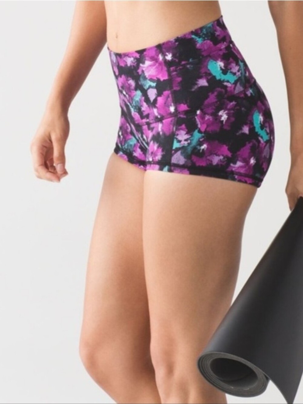 LULULEMON Wunder Short Size 6